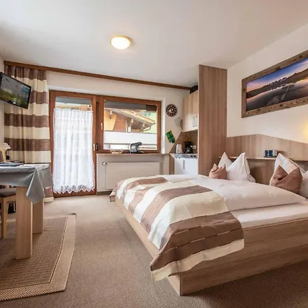 Gaesteheim Kroessbach * ניוסטיפט אים סטובאיטל